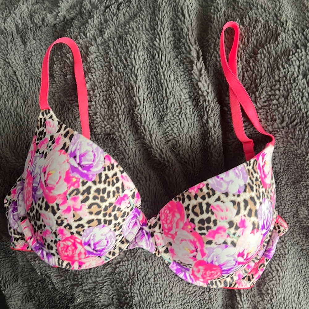 PINK Victoria’s Secret wear everywhere push up bra